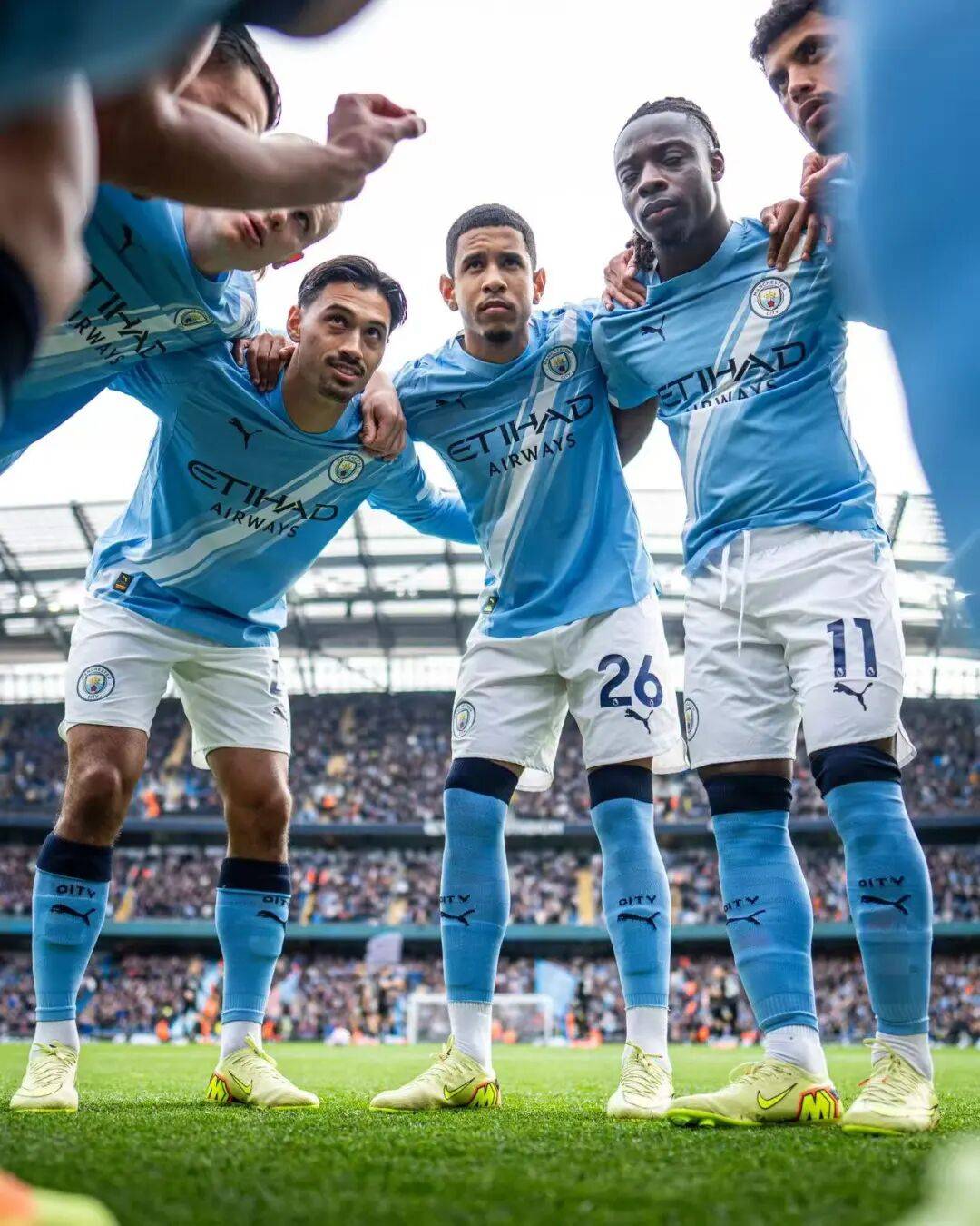 冬窗锋线猎物争夺战！英媒点名塞梅尼奥更适合红军（冬窗前锋引援大战：英媒力荐塞梅尼奥最适合红军）