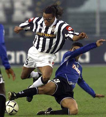 库尔图瓦：我们其实踢得还不错，球员都支持阿隆索