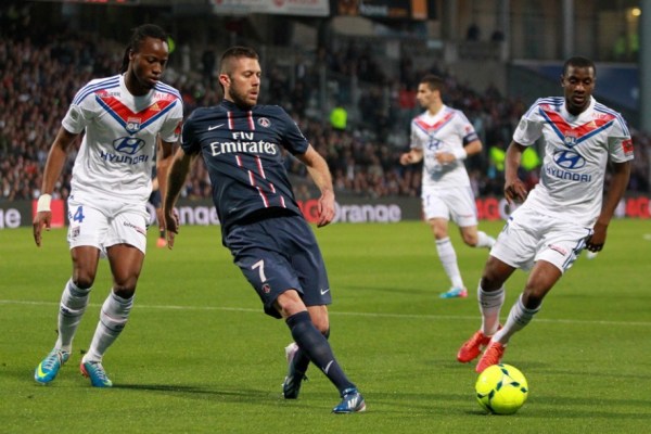 江苏节日！苏超决赛赛前南通队球迷场外集结为球队助威