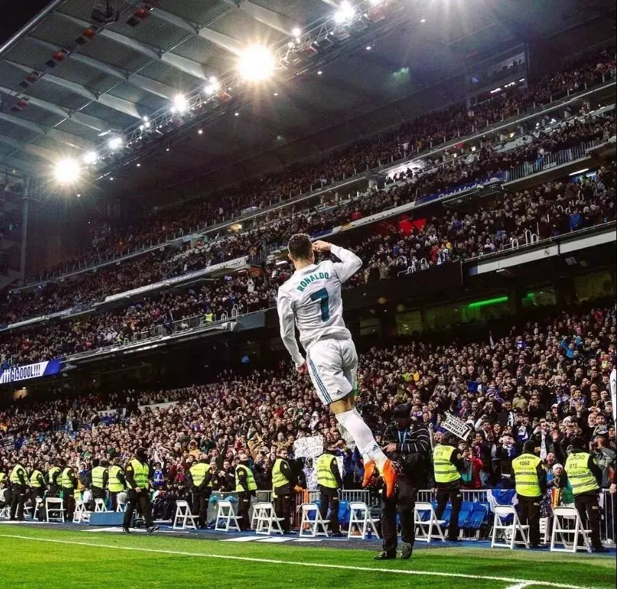 据报道，曼联欣喜若狂，签下中场球员阿莫林·阿多利斯的转会费大幅下降。