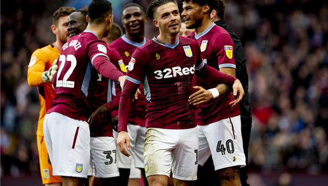 德甲生涯第10次戴帽，凯恩赛后将比赛用球带走收藏（凯恩德甲生涯第10次上演帽子戏法，赛后捧走比赛用球留作纪念）