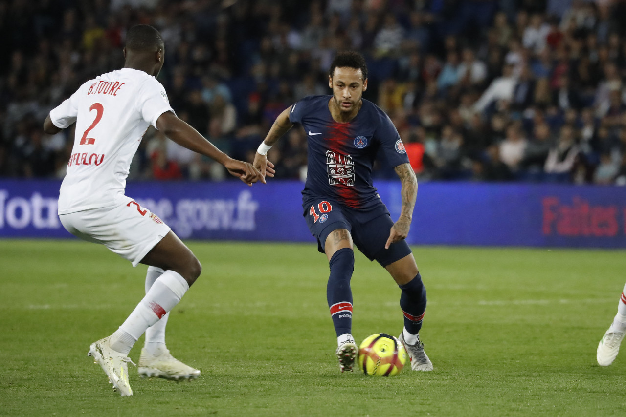 吉格斯：梅努应留在曼联，租借去其他球队也要花时间适应（吉格斯建议梅努留在曼联：外租至他队同样需要适应期）